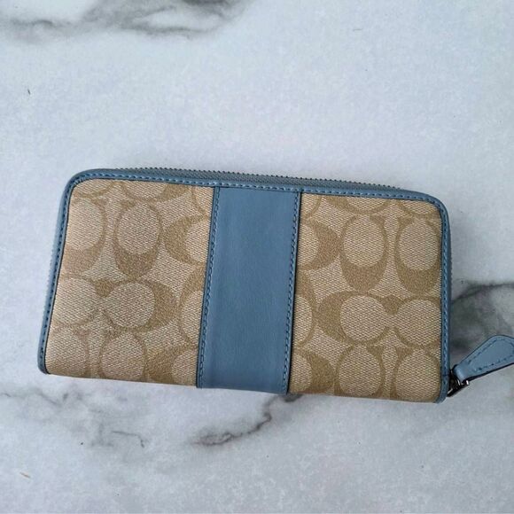 Coach Signature Canvas Long Accordion Zip Wallet in Cream/Blue. - Picture 4 of 7
